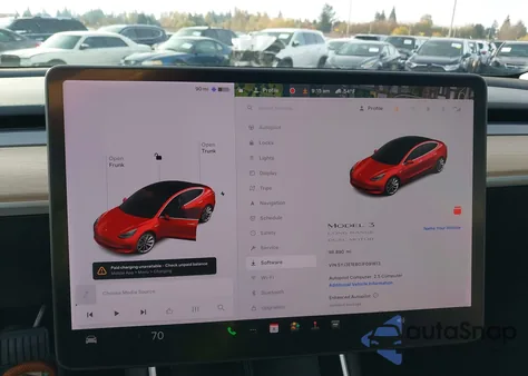 2018 Tesla Model 3 Long Range/Performance z USA, uszkodzony, nr VIN 5YJ3E1EB0JF091613